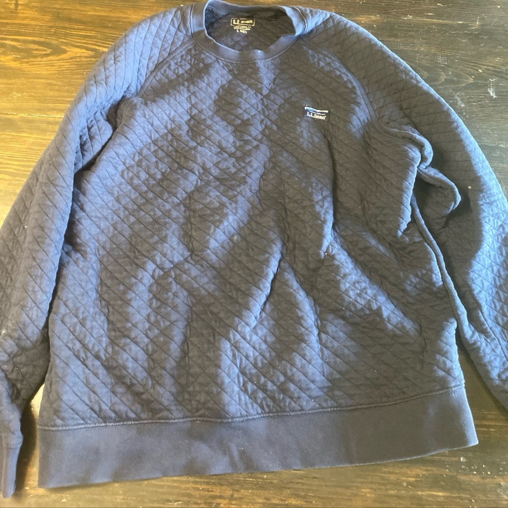 Quilted LL Bean sweater Men’s size large. Worn but no signs of wear and tear.